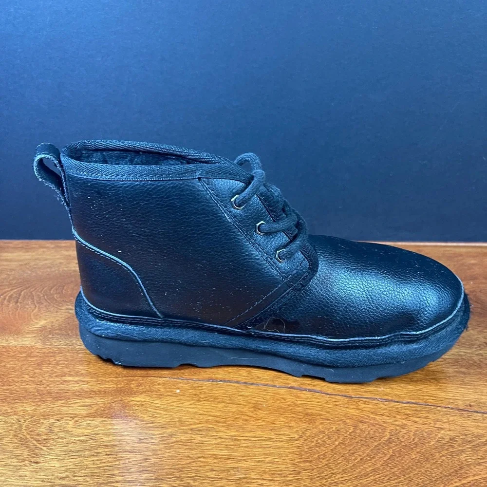 UGG Kids 2 Black‎ Neumel Chukka Boots Leather Lace Up Sherpa Lined